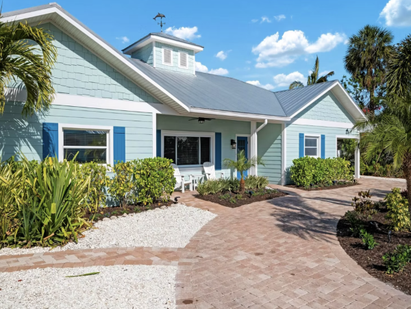 Four Bedroom Vacation Home in Holmes Beach Close to Beach